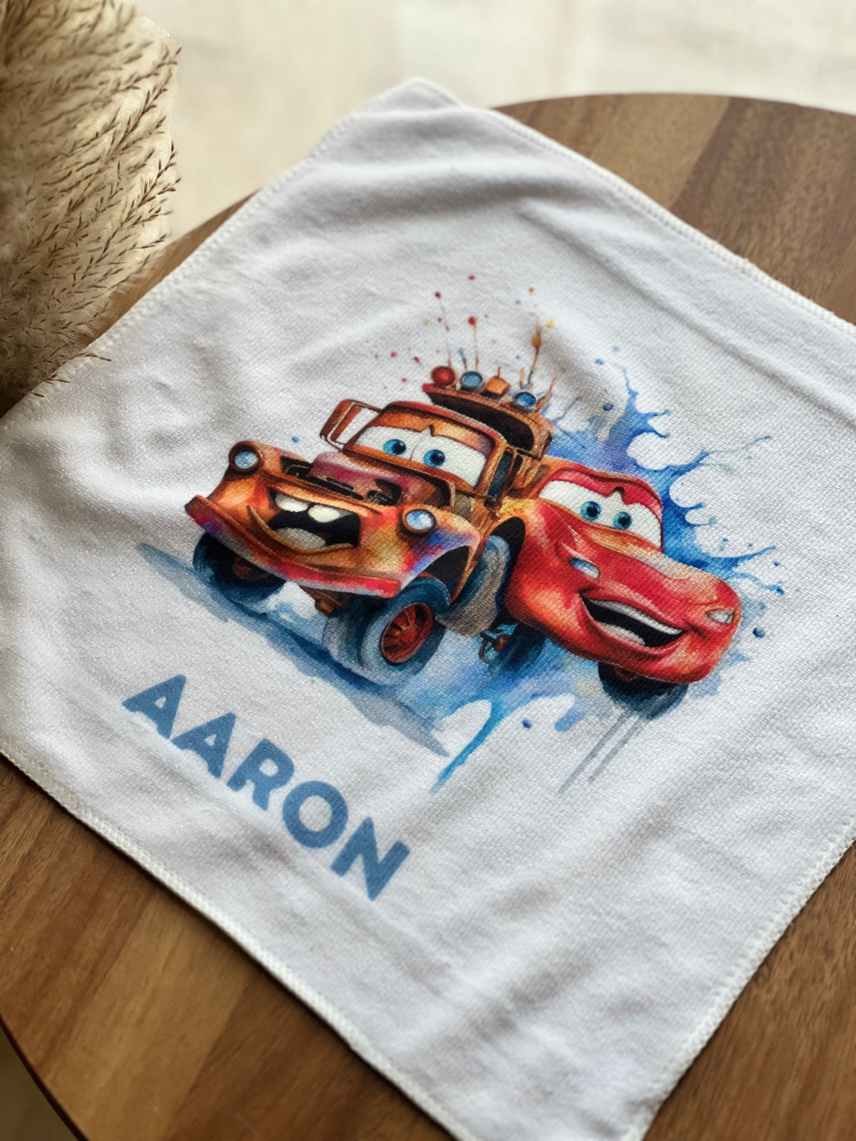 Serviette personnalisée enfant – douceur, prénom et thème au choix