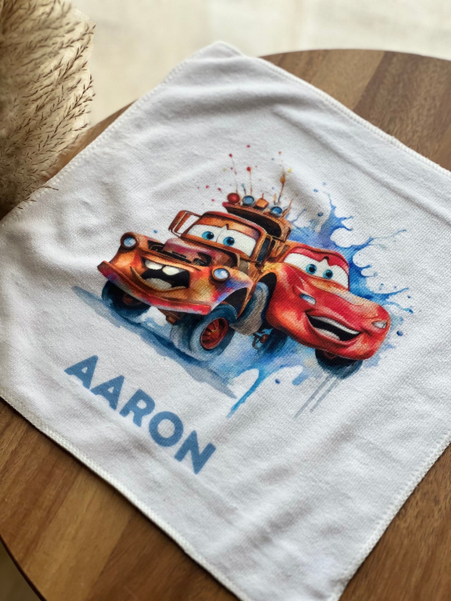 Serviette personnalisée enfant – douceur, prénom et thème au choix