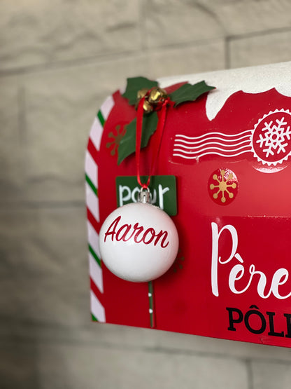 Boule de Noël Personnalisée – Rouge ou Blanche | Idée Cadeau Unique