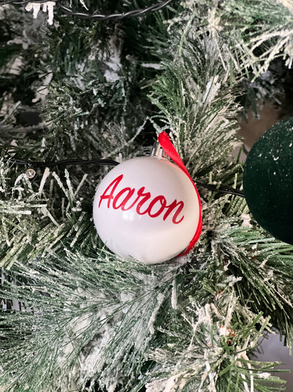Boule de Noël Personnalisée – Rouge ou Blanche | Idée Cadeau Unique