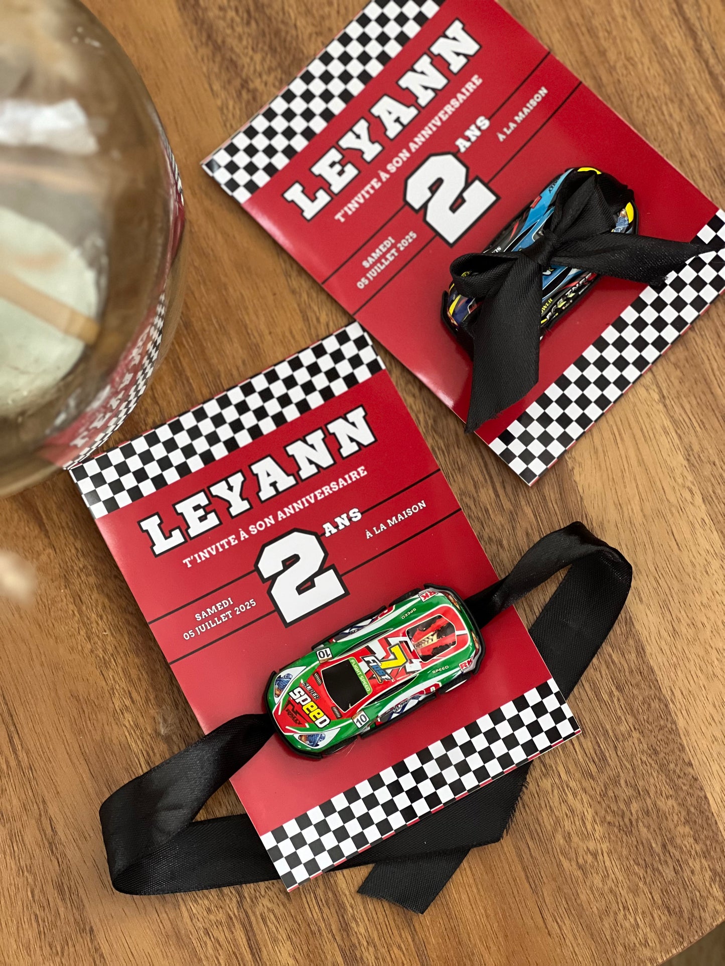 Invitations Anniversaire Enfant Thème Voiture de Course avec Miniature – Personnalisables