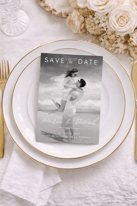 Save the Date mariage personnalisé avec photo présenté dans une assiette élégante – faire-part mariage papier premium 300g